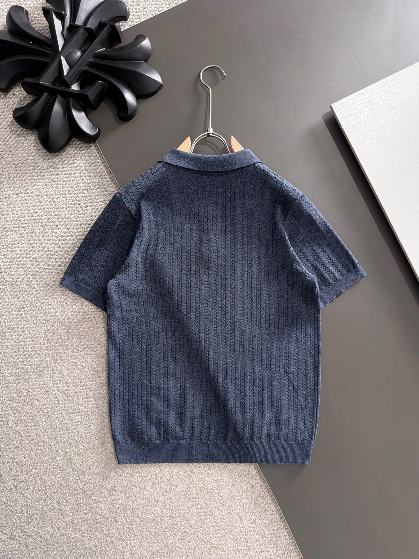 Next day shipment LP high quality Loro Piana 26ss New Arrival men's short-sleeved T-shirt Made of combed cotton yarn knitted cotton fabric, no pressure when entering and exiting the counter Exclusive control of raw materials It feels substantial when weighed, and the upper body is more textured than ordinary T-shirts. This texture can cope with the weather easily and is suitable for both hot and cold! Loose fit design, looks noble. The only correct version is available Size: M to XXXL